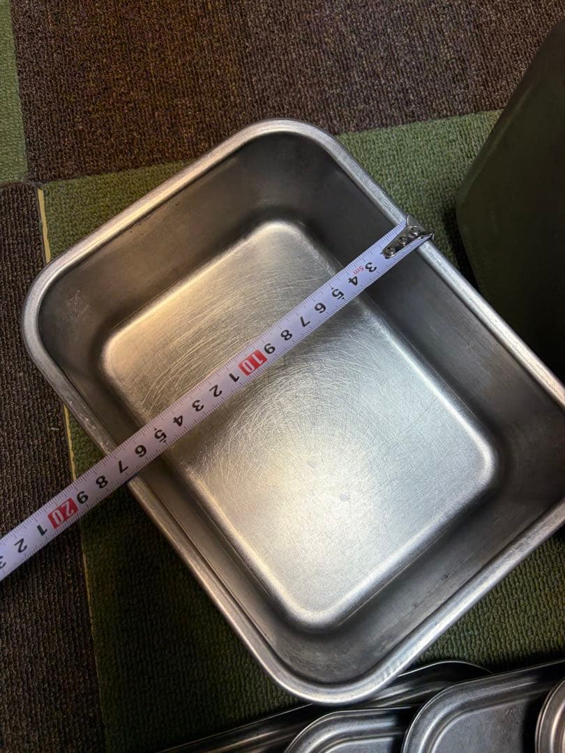 ステンレススチール バット 蓋が5枚　入れ物8枚です。