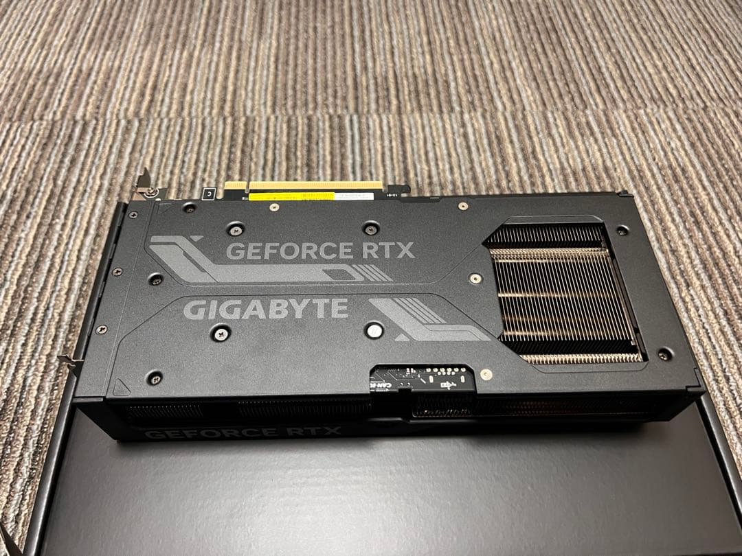 GIGABYTE GEFORCE RTX 4070 SUPER 12GB本体