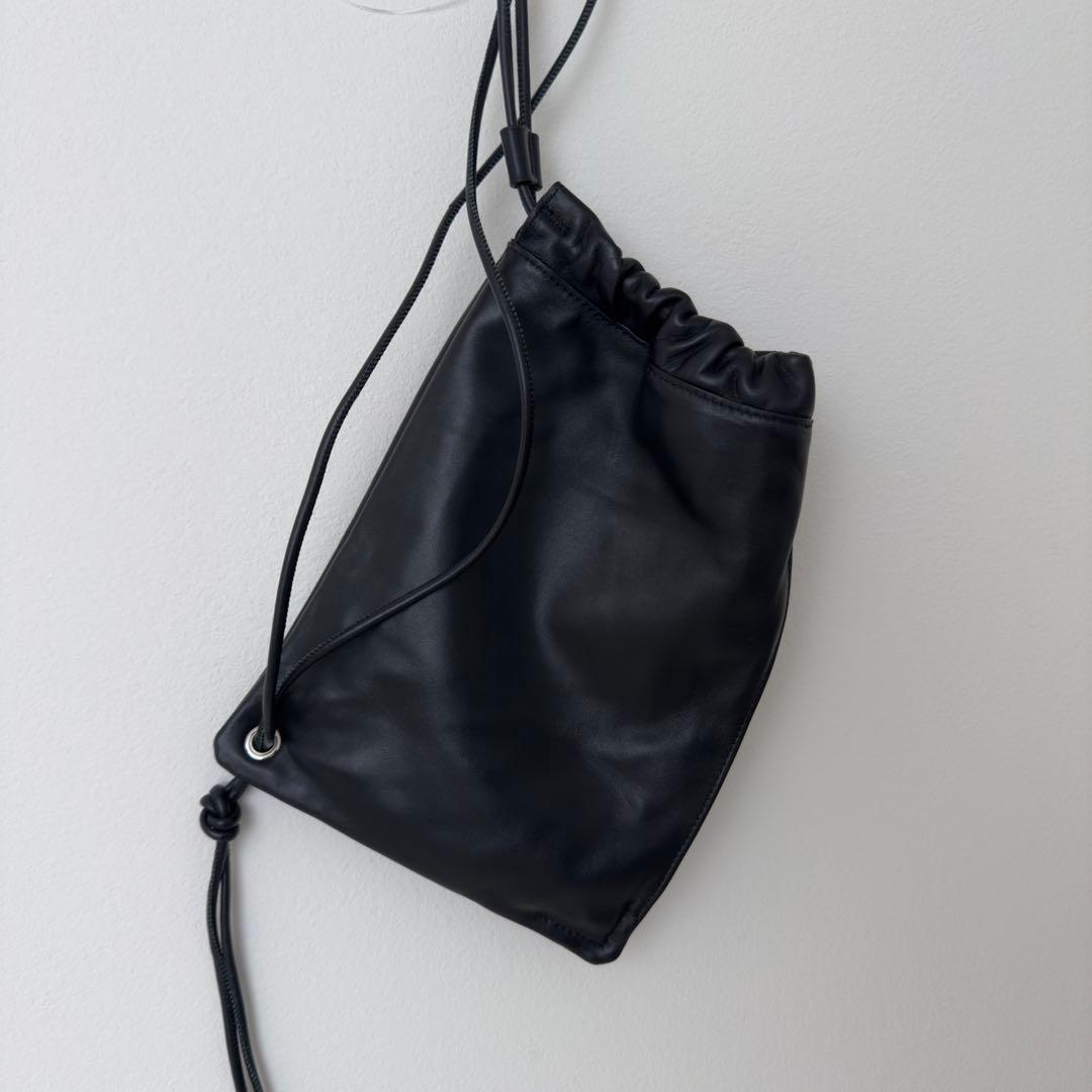 【UN3D】ラムレザーボディバッグ/サコッシュ【美品】