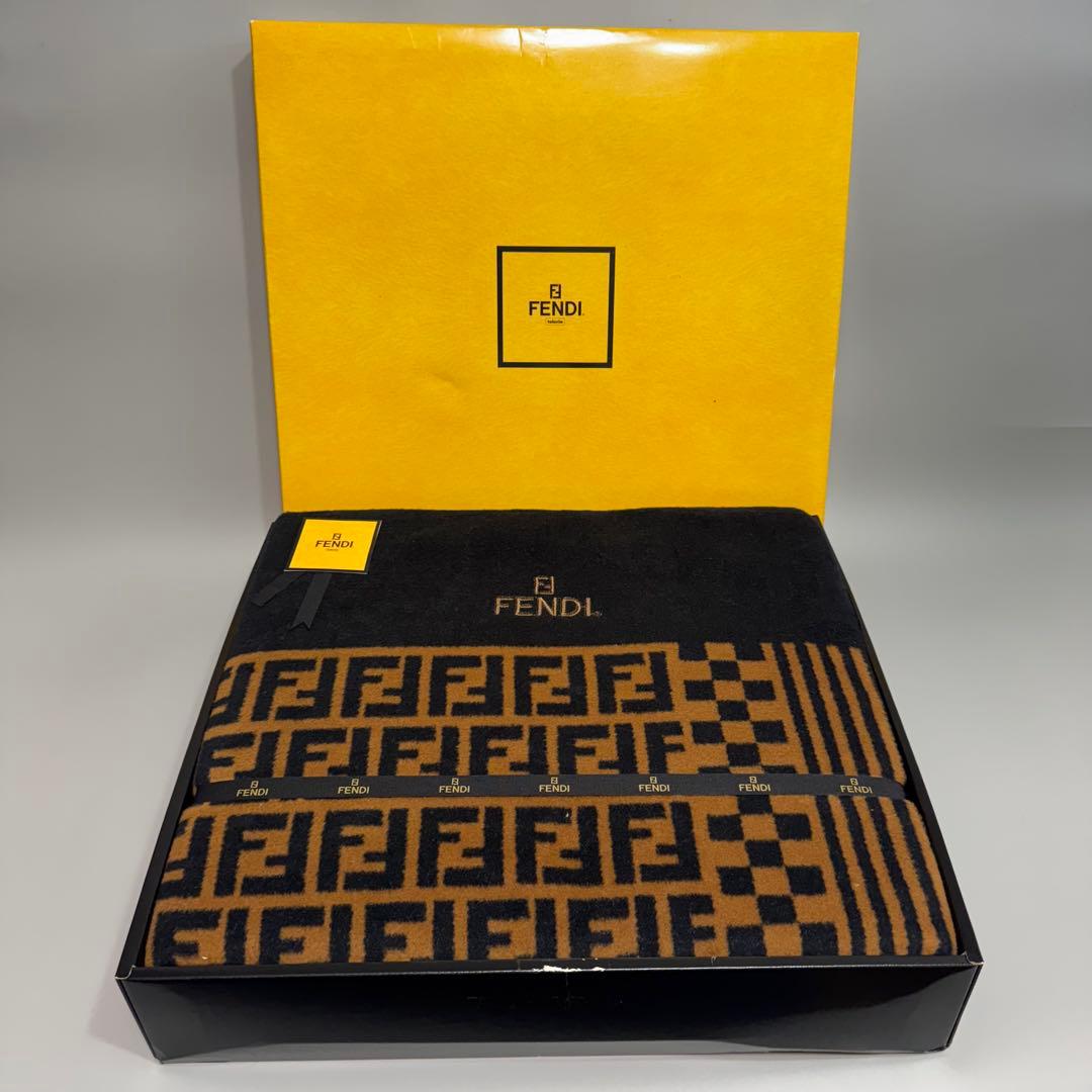 未使用品 FENDI フェンディ 綿毛布 ズッカ柄 140cm x 210cm