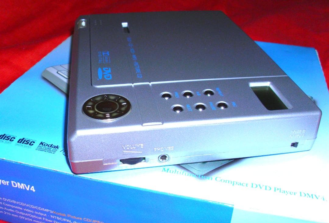小さいのに高性能で多機能！リージョンフリーコンパクトＤＶＤフレーヤー新品同様！！