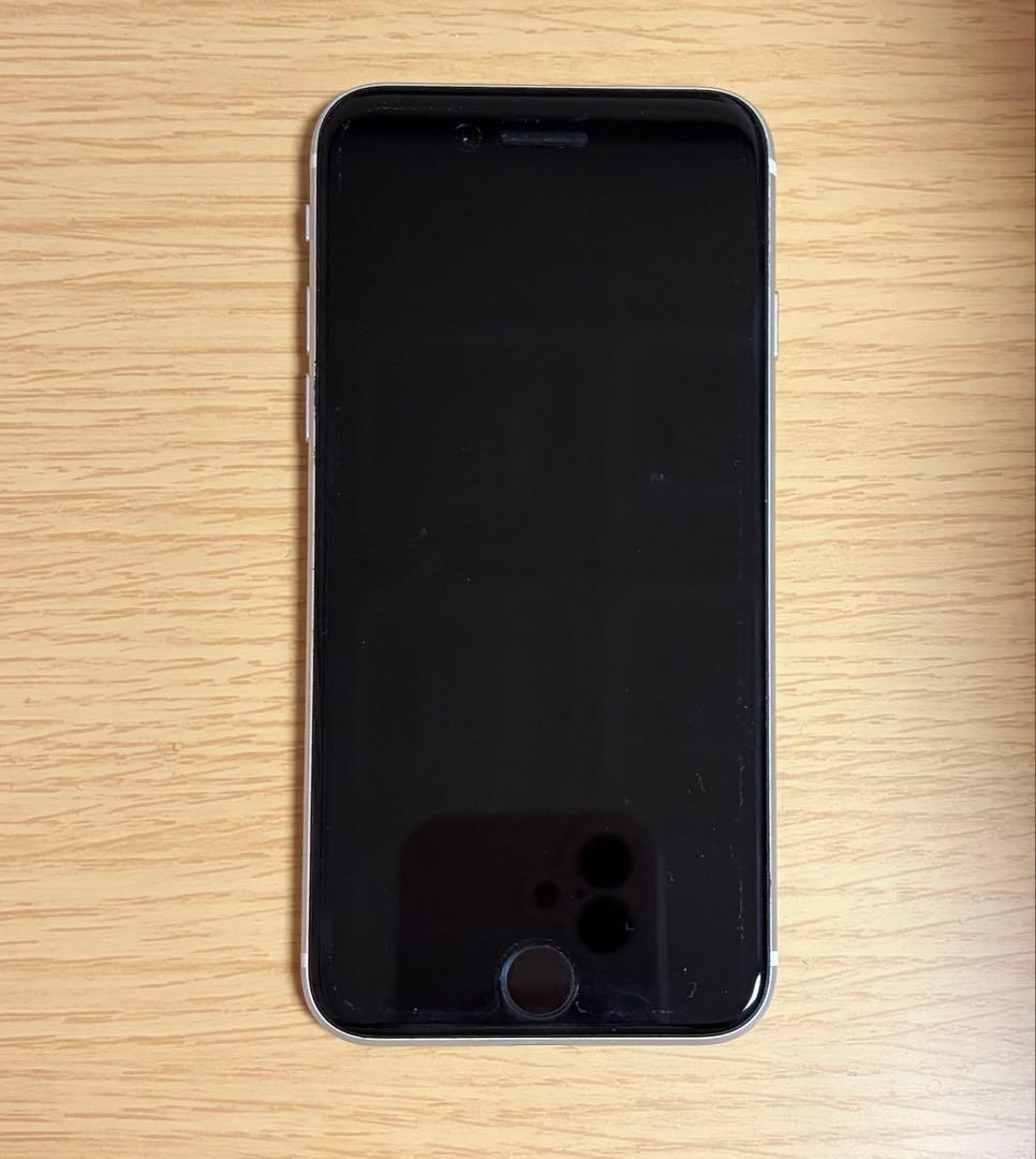 iphonese 第2世代 本体 未使用の充電ケーブル付ホームボタンある機種です