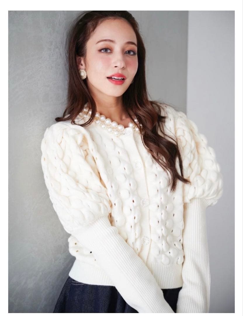 新品未使用タグ付き オブリ obli ホワイトニットカーディガン パール付き