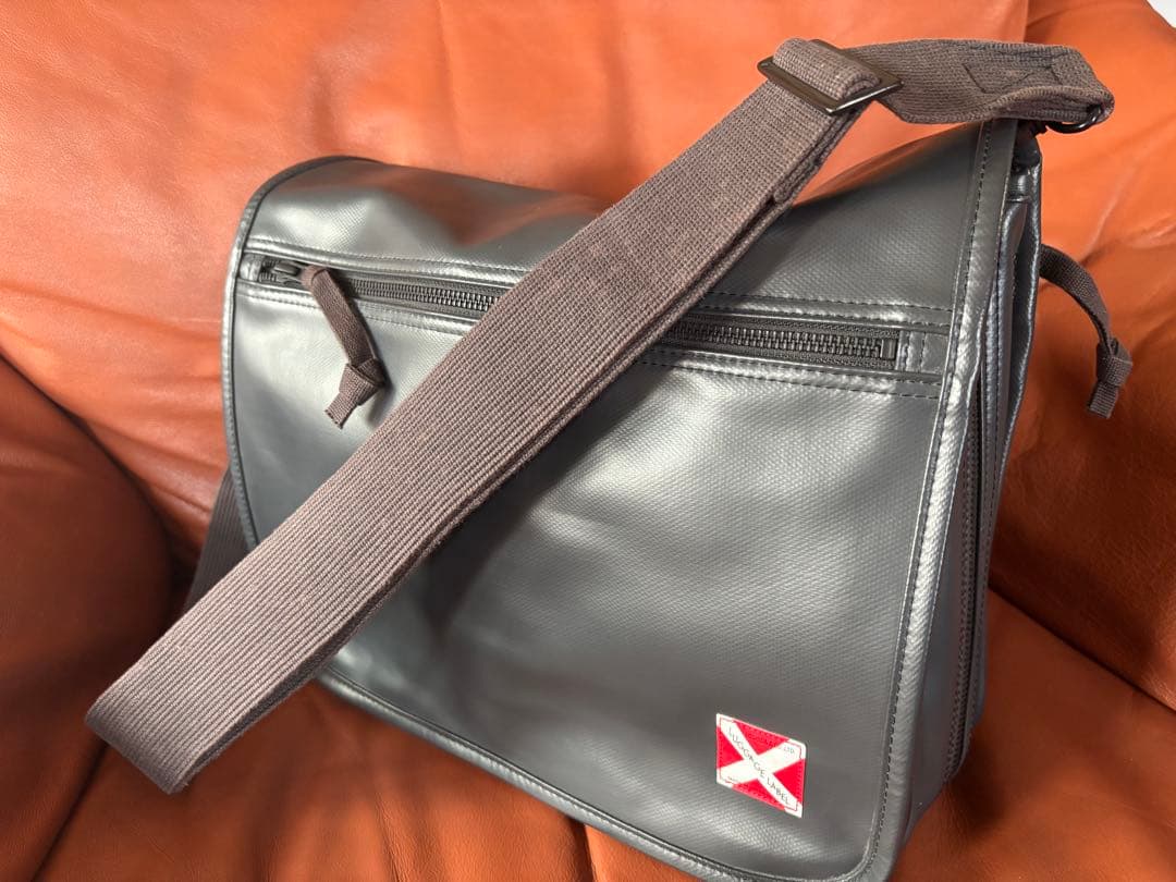 美品　LUGGAGE LABEL LINER ショルダーバッグ