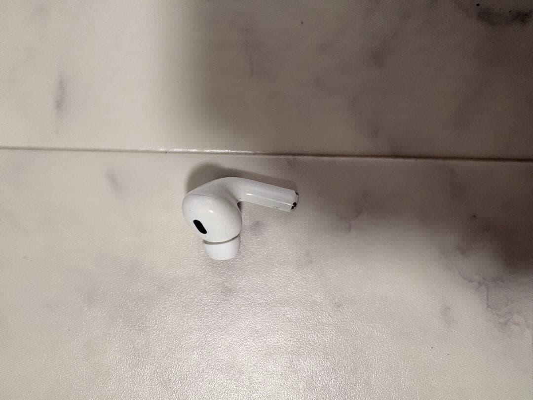 AirPods右耳本体のみ