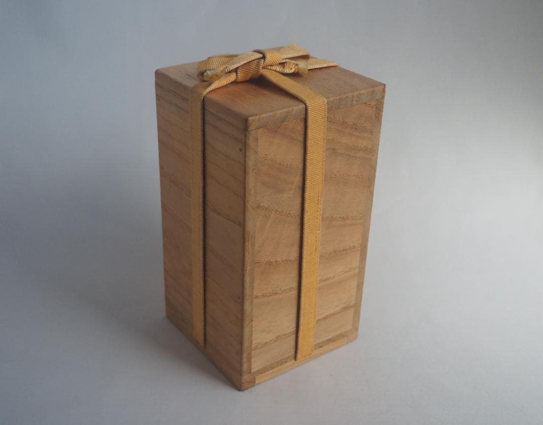 表千家13世即中斎宗左御書付及び絵付 16代永樂善五郎造『窓梅図徳利』（共箱）