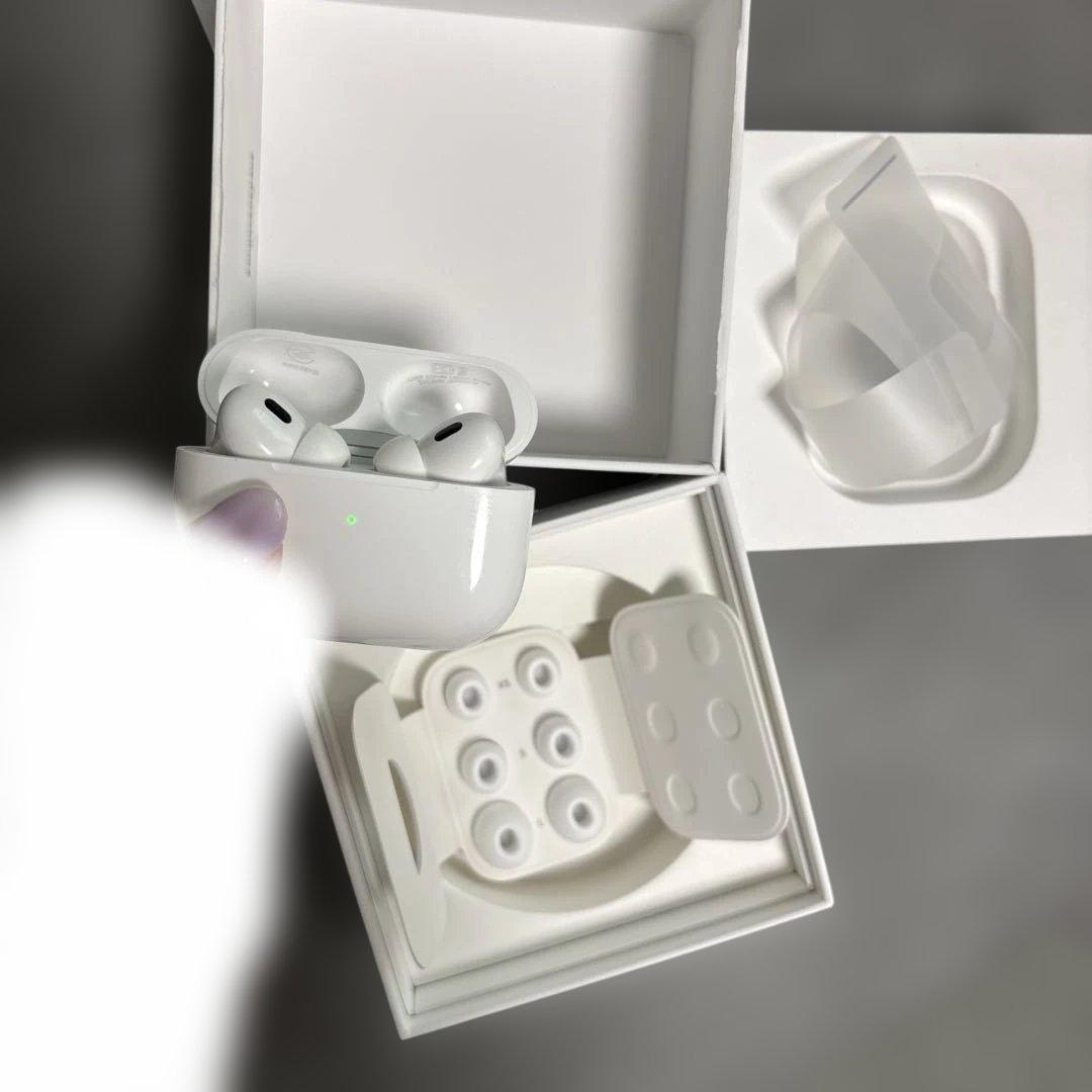 AirPods Pro 2 保証残あり　箱付き　ちいかわケース付き