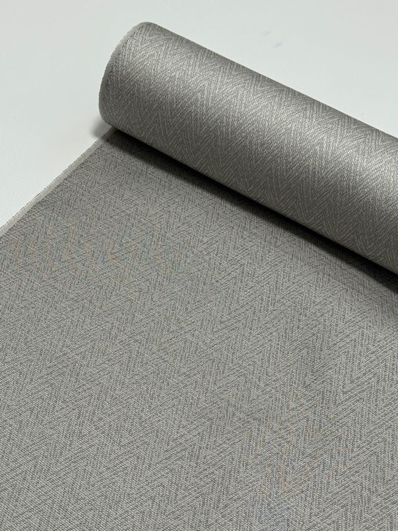 新品未使用　お召 西陣織 正絹 反物　先染め　広幅　グレー　御召機の匠　幾何学柄