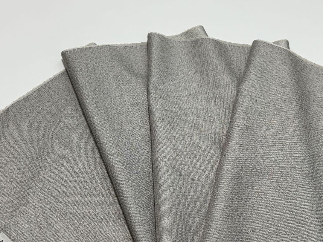 新品未使用　お召 西陣織 正絹 反物　先染め　広幅　グレー　御召機の匠　幾何学柄