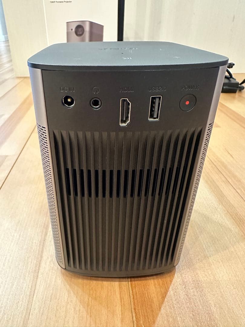 【美品】 XGIMI HALO プロジェクター 本体　スタンド付