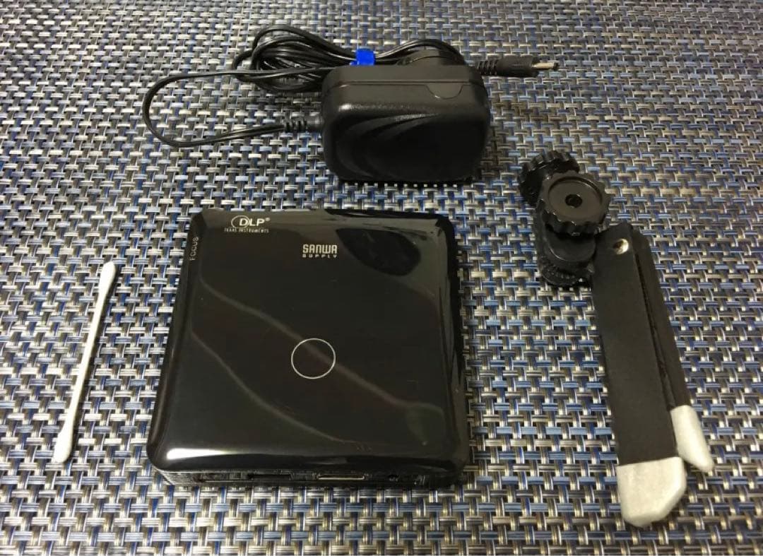 小型モバイルプロジェクター (サンワサプライ製)