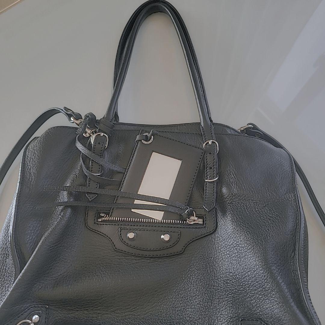 BALENCIAGA ブラック ダブルポケット レザー ショルダーバッグ