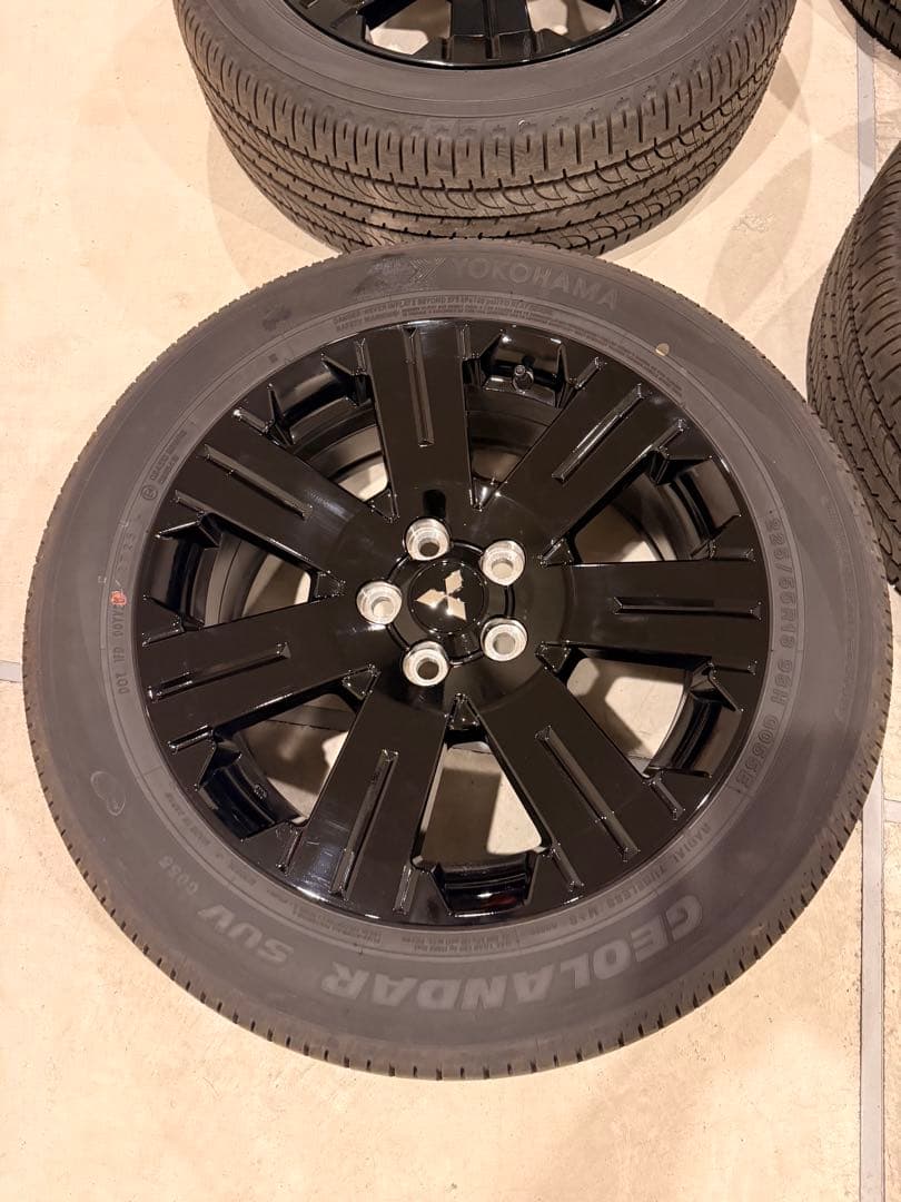 【はなちゃん様専売】デリカd5シャモニー純正タイヤ4本セット【新車外し】