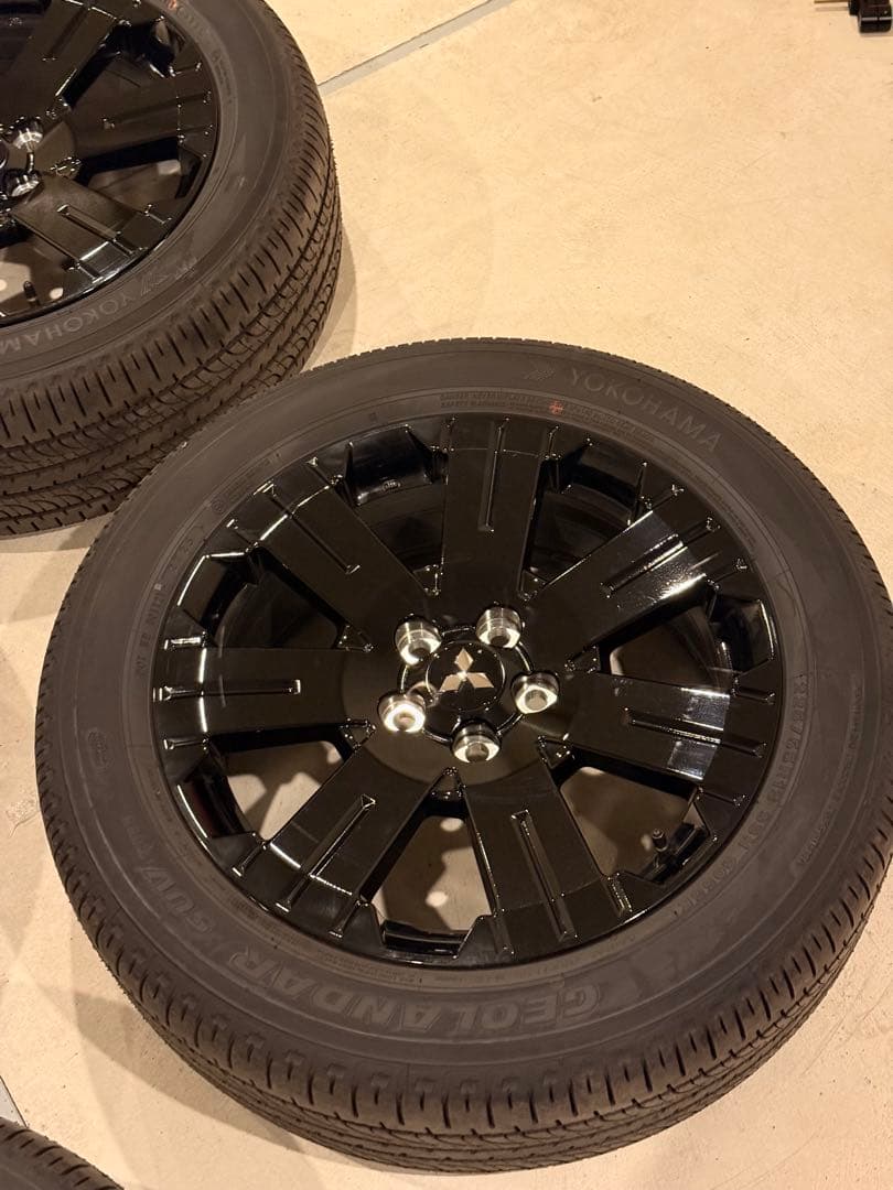 【はなちゃん様専売】デリカd5シャモニー純正タイヤ4本セット【新車外し】