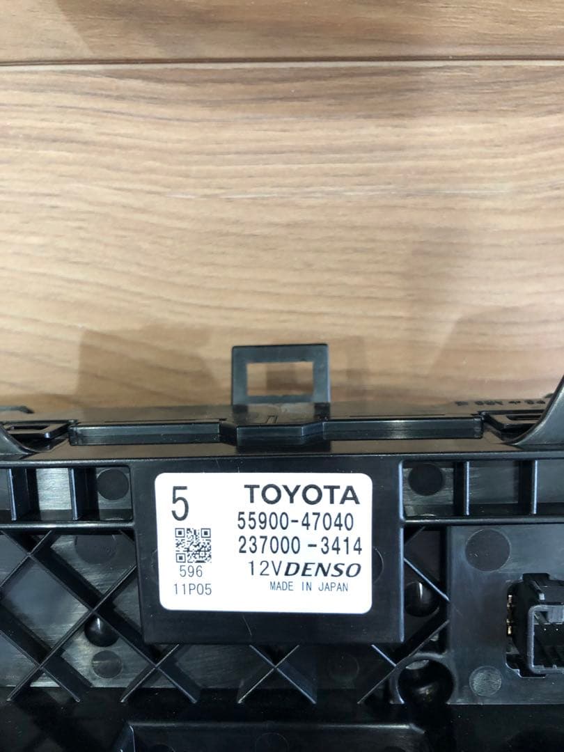 ZVW41 8インチ　ナビ　パネル　ステー