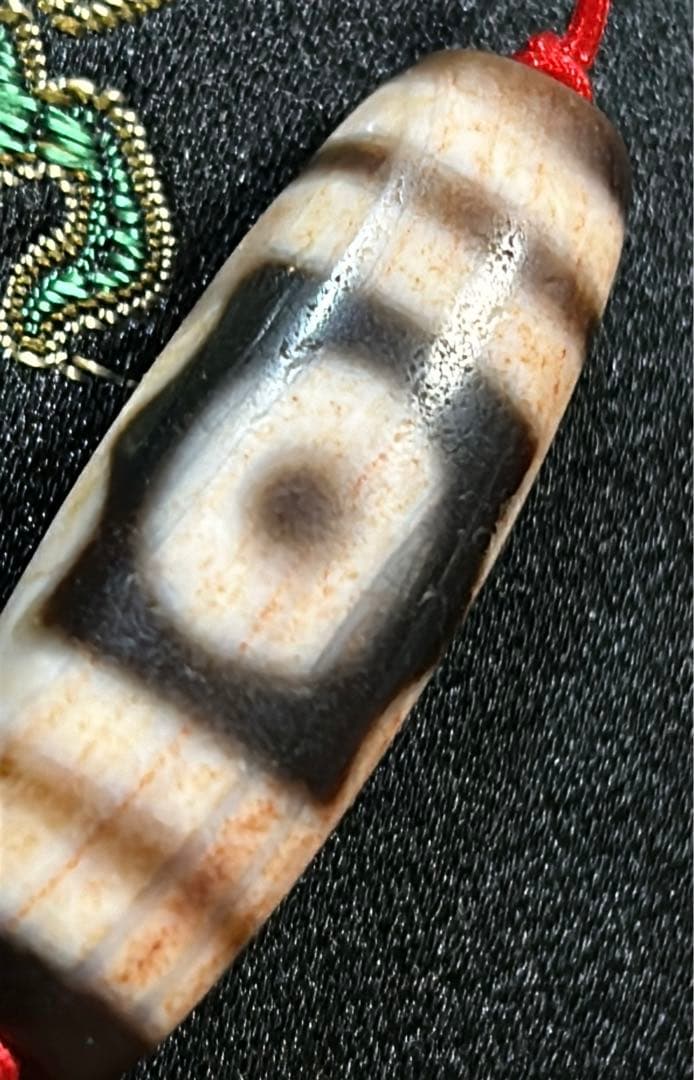 三眼天珠　朱砂　老天珠　台湾至純天珠／送料込　匿名発送／チベット　天珠　お守り