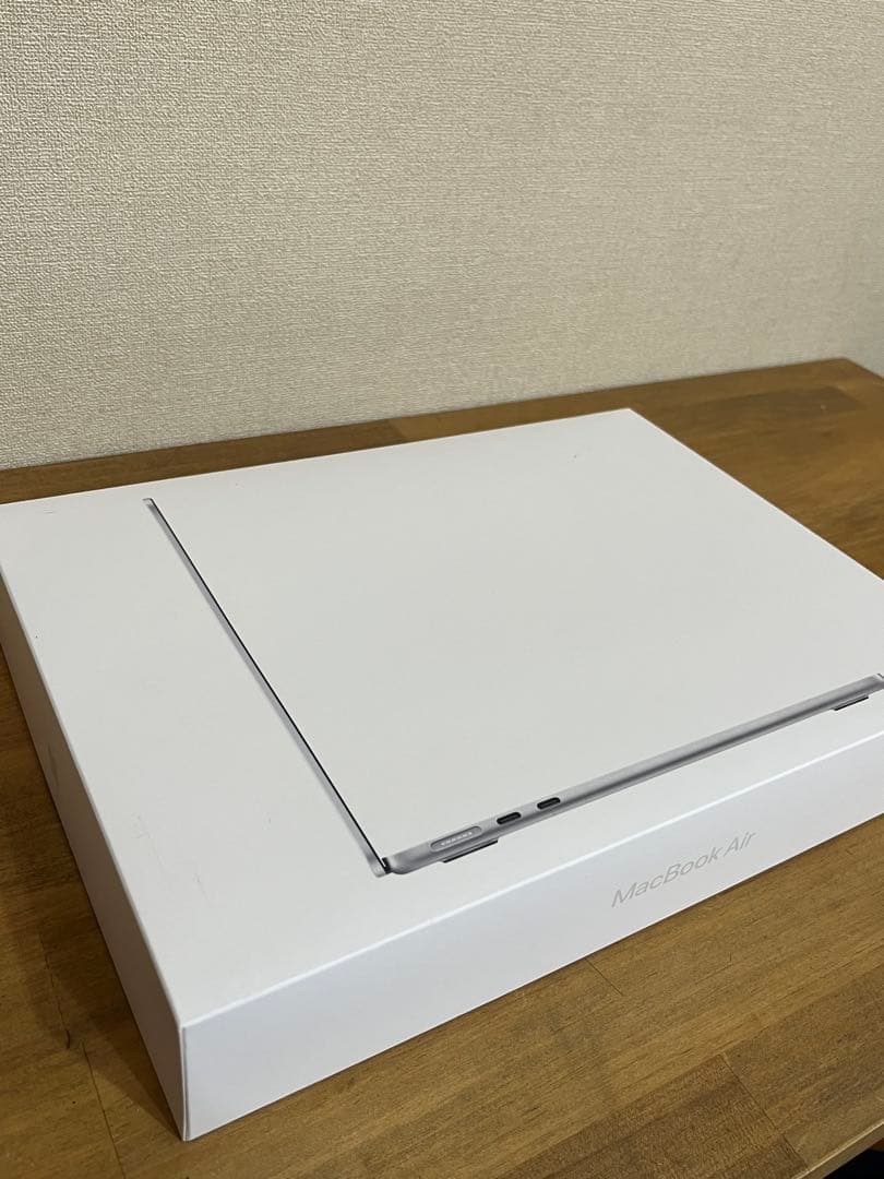 【ほぼ新品】MacBook Air シルバー M2チップ　macbook air
