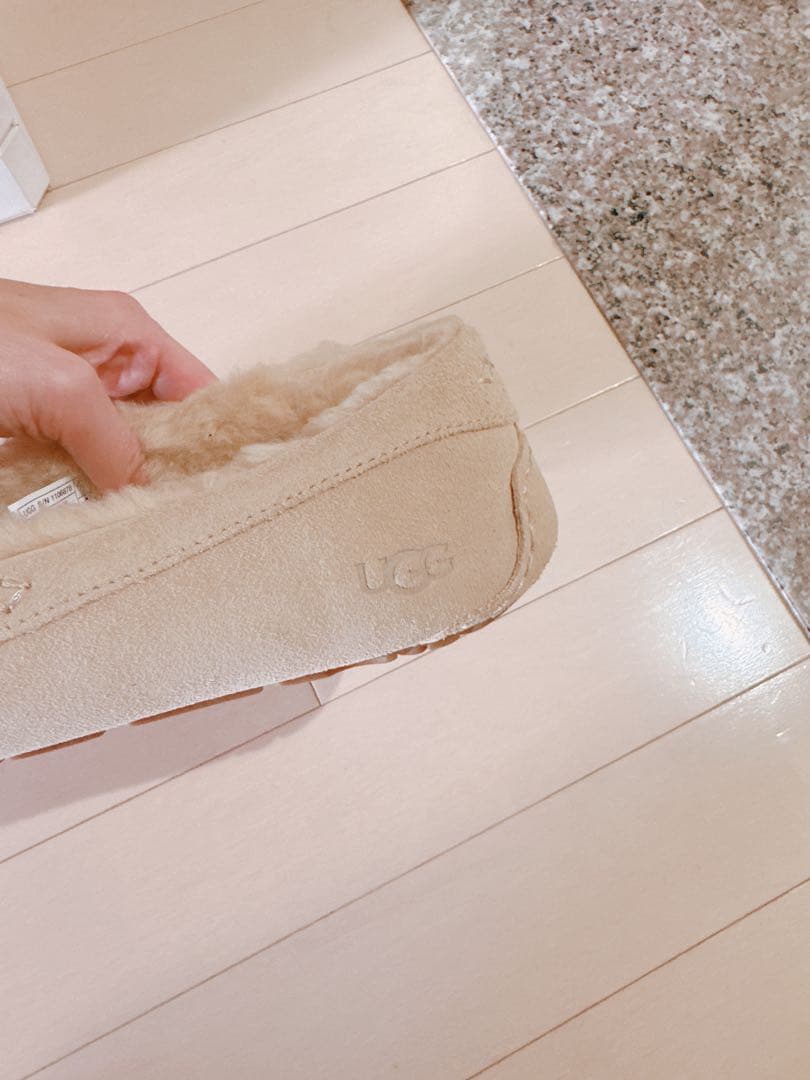 未使用UGG アグ　ベージュ スエード モカシン　ムートン