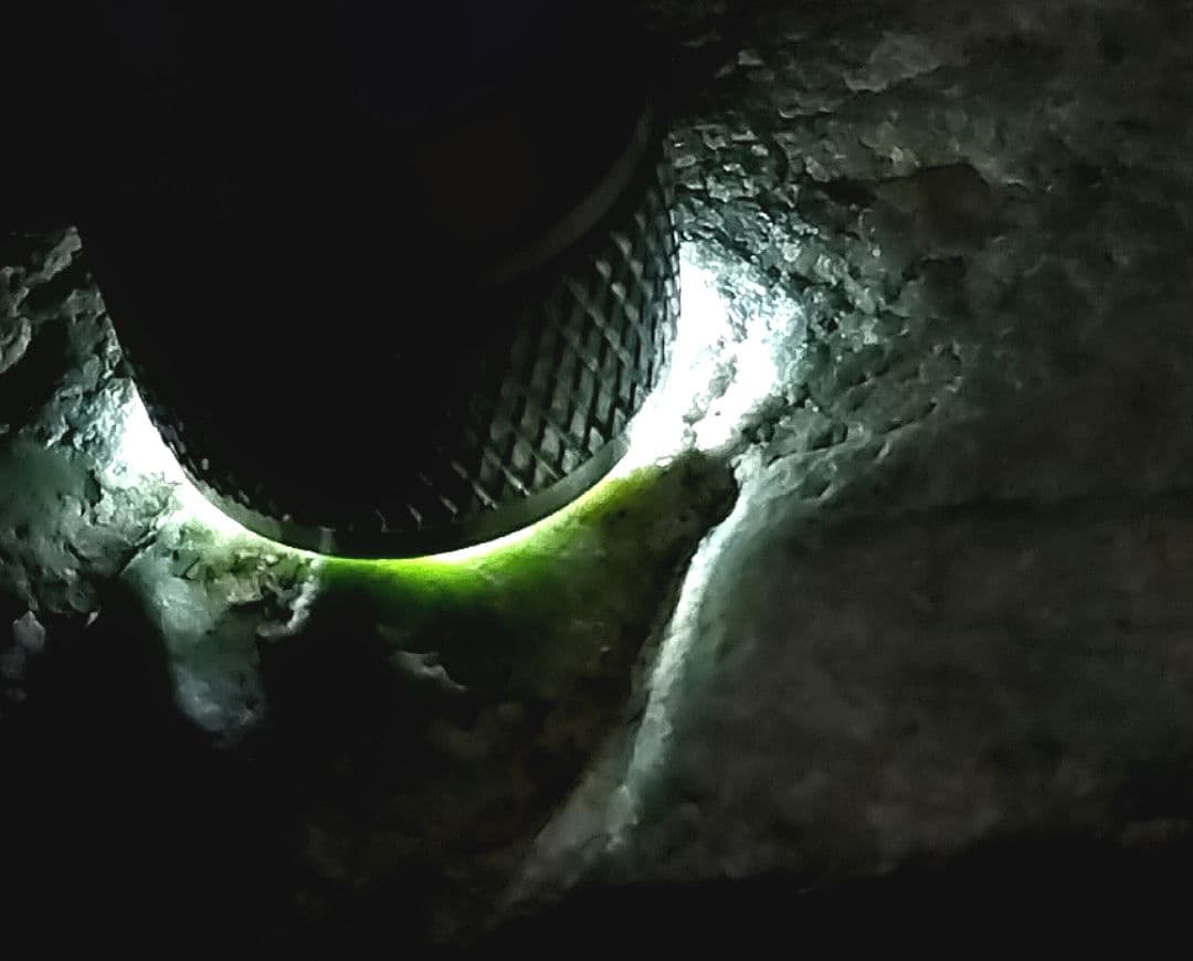 ★翡翠原石★糸魚川硬玉【姫川転石・ウブ石0.8kg】