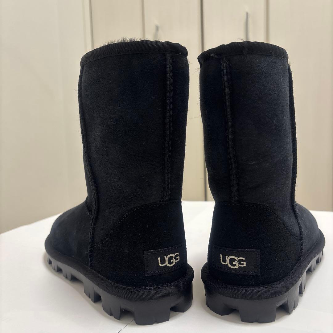 未使用品　UGG 5835 ムートン　ブーツ 22cm