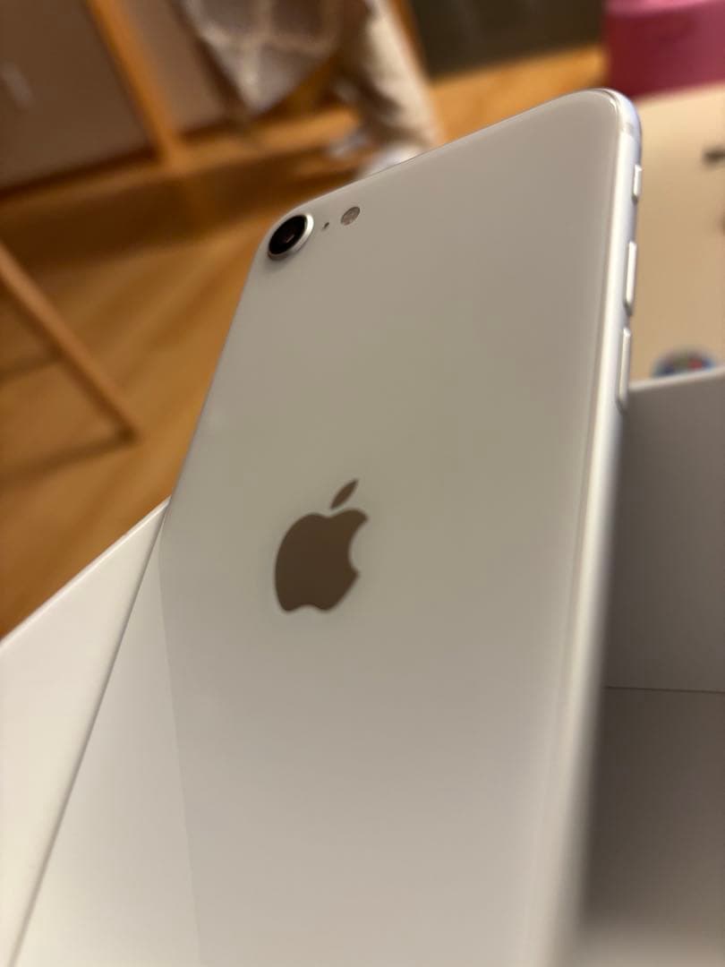 【美品SIMフリー】iPhone SE2 第二世代 ホワイト　ガラスフィルム付き