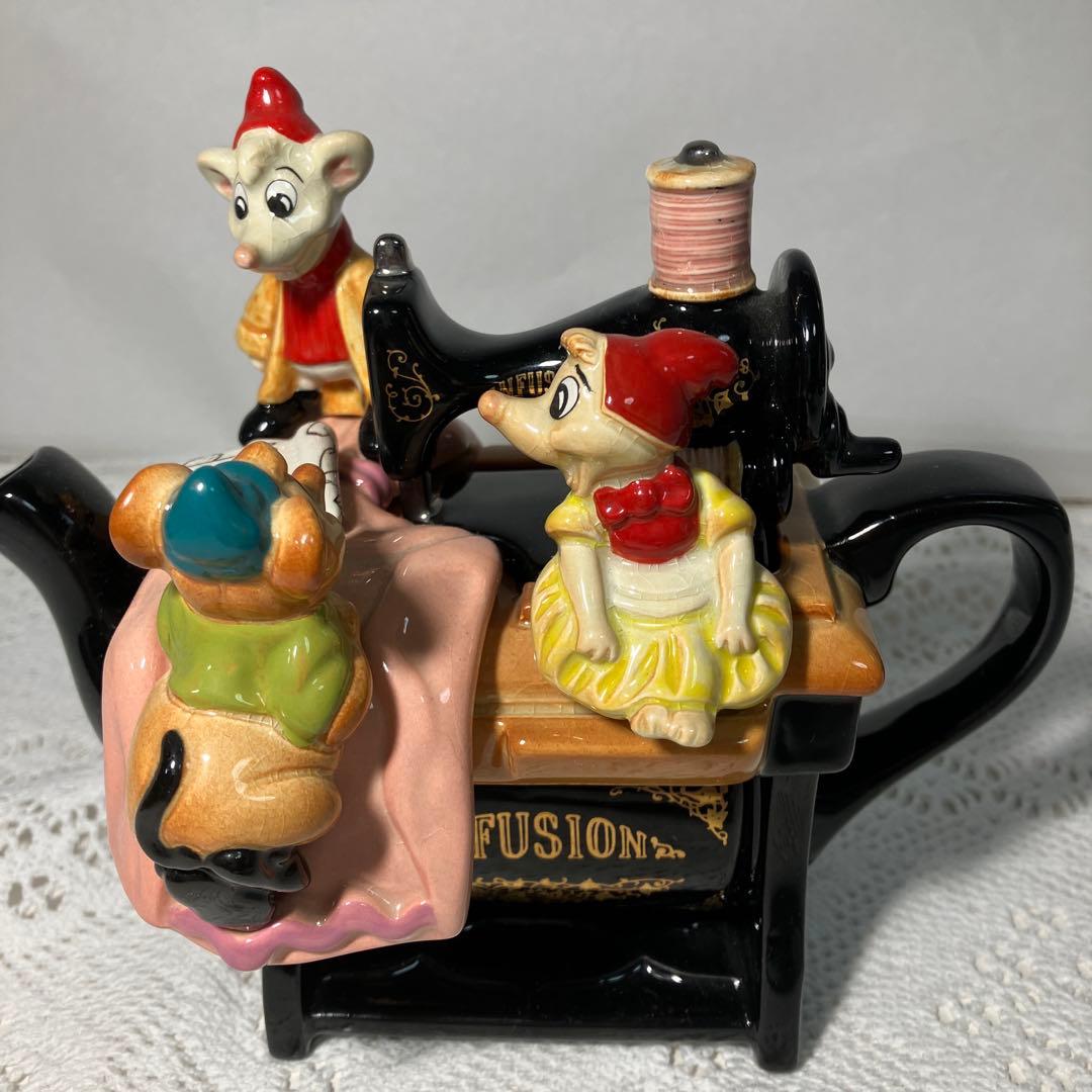 ポール・カーデュー、ディズニーシンデレラ、ミシン型ポット、 陶器ティーポット
