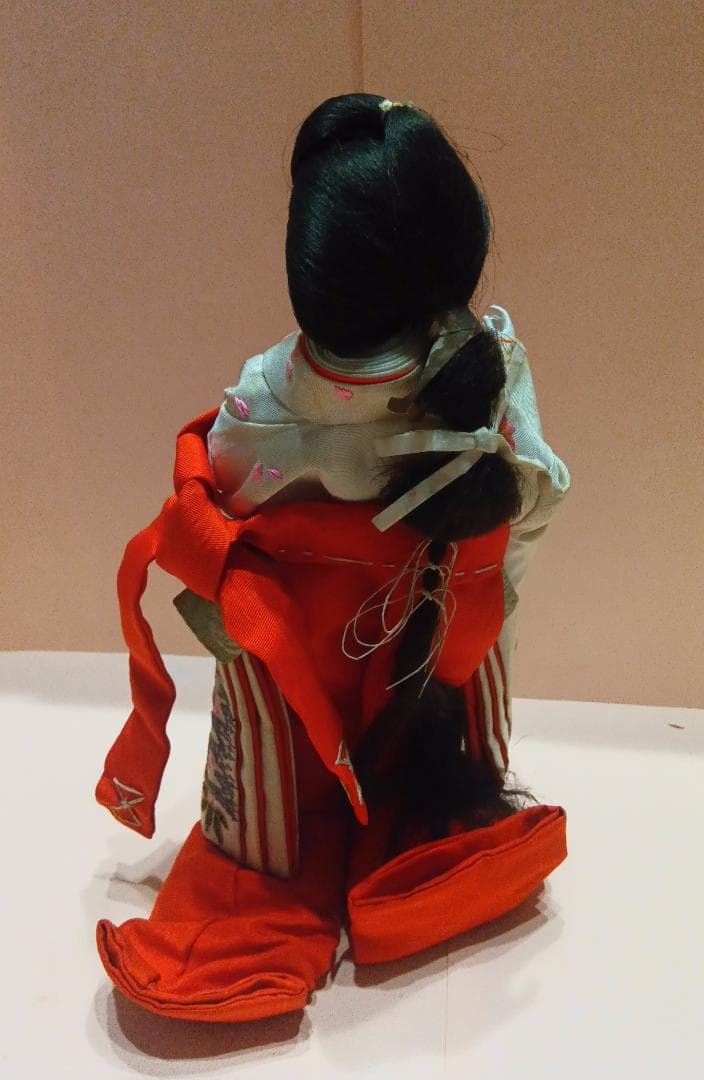 《希少・明治大正の雛人形》　《狆引き官女》