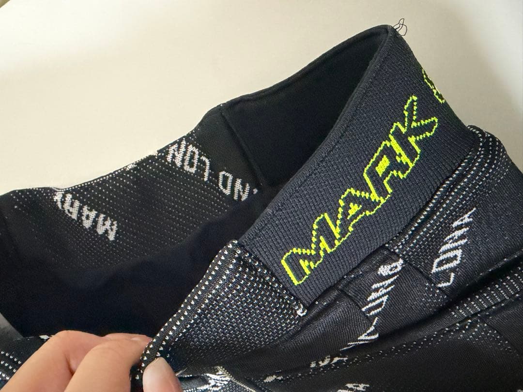 MARK AND LONA ロゴプリントスカート