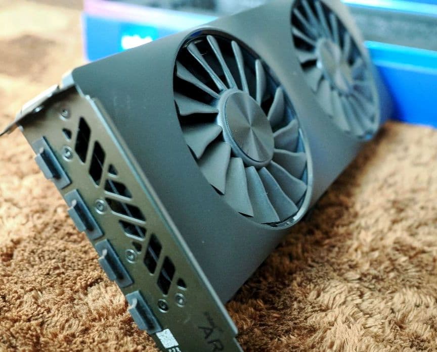 Intel ARC A750 LE グラフィックボード