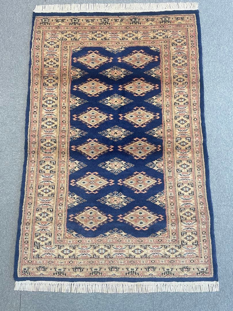 パキスタン手織り絨毯　 ウール　アクセントラグ 　size:113×76cm