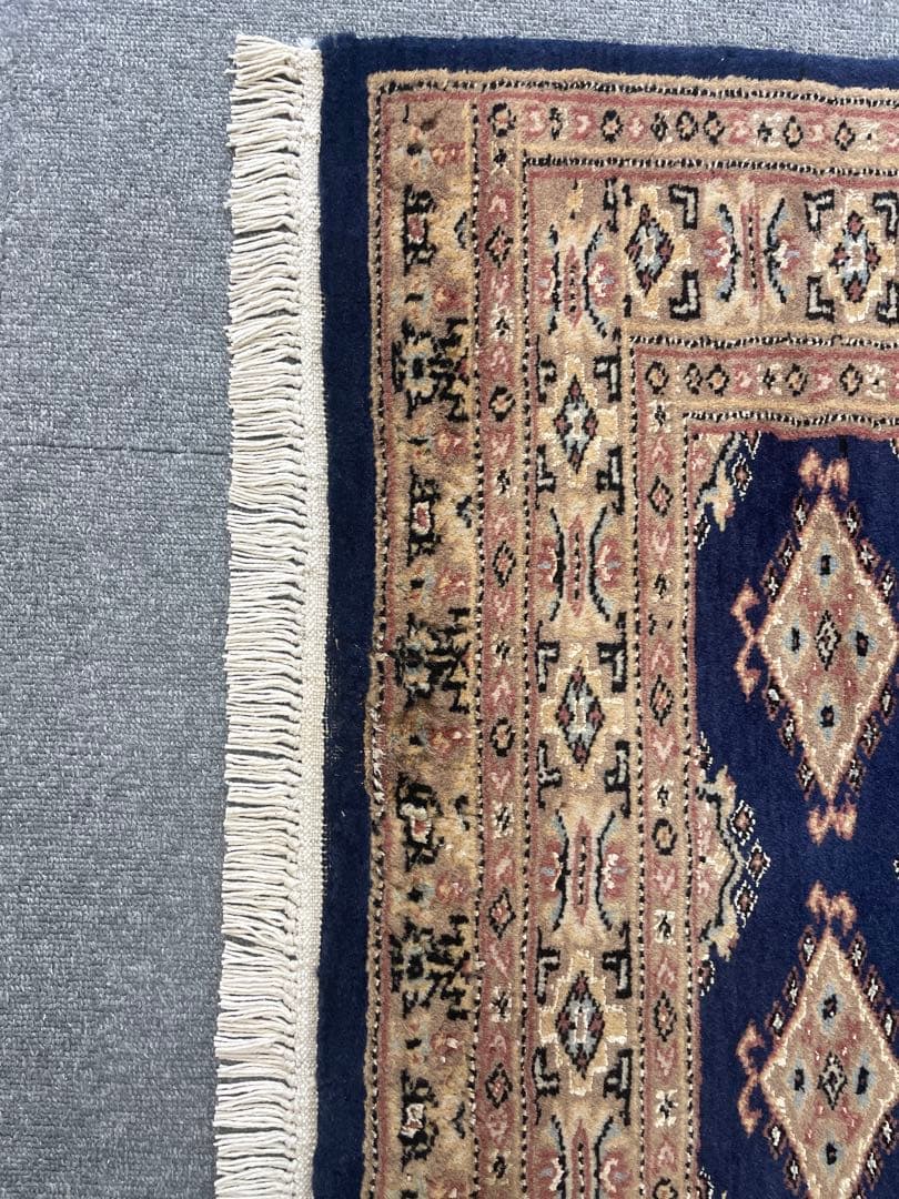 パキスタン手織り絨毯　 ウール　アクセントラグ 　size:113×76cm