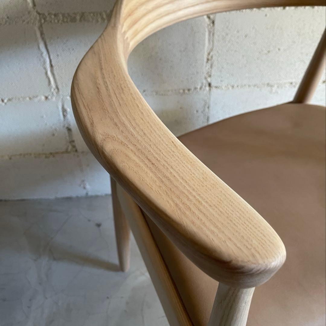 天然木無垢材 アームチェア　ラウンドチェア　ダイニングチェア　本革　北欧スタイル