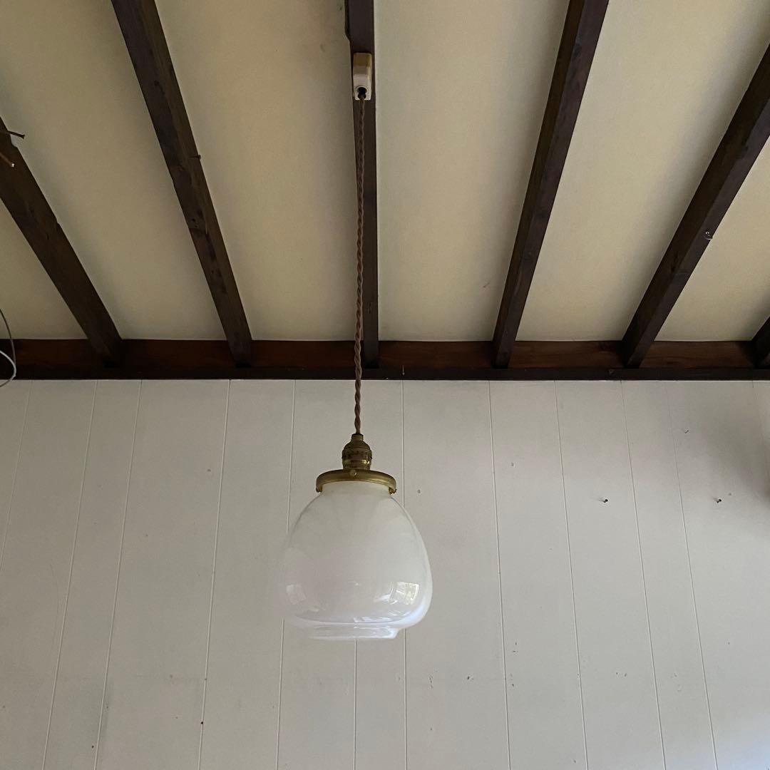 ペンダントランプ　ガラスシェード　ホワイトガラス　照明　ヴィンテージ