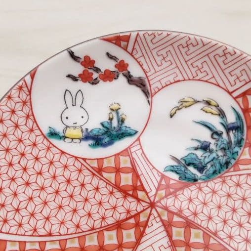 新品　ミッフィー ×九谷焼コラボ　10.3cm　豆皿　小皿　赤絵   青郊窯