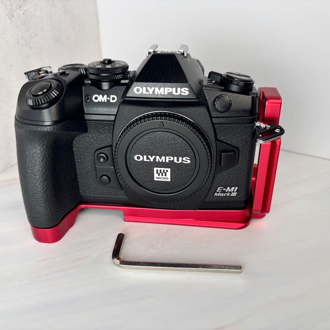 【新品級・ショット数587回】オリンパス OM-D E-M1 Mark III