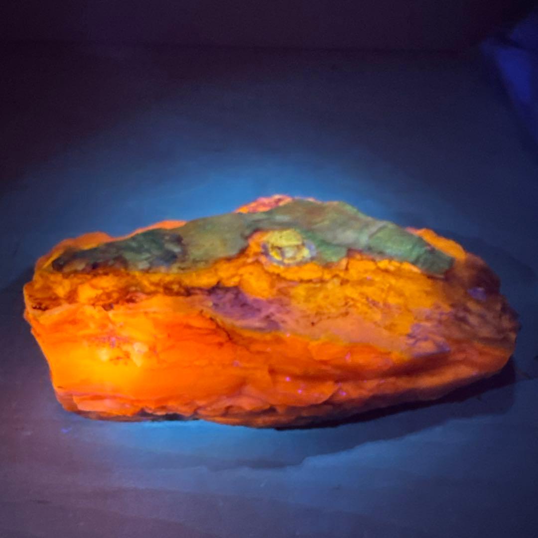 北海道石　然別オパール　蛍光オパール903ｇ