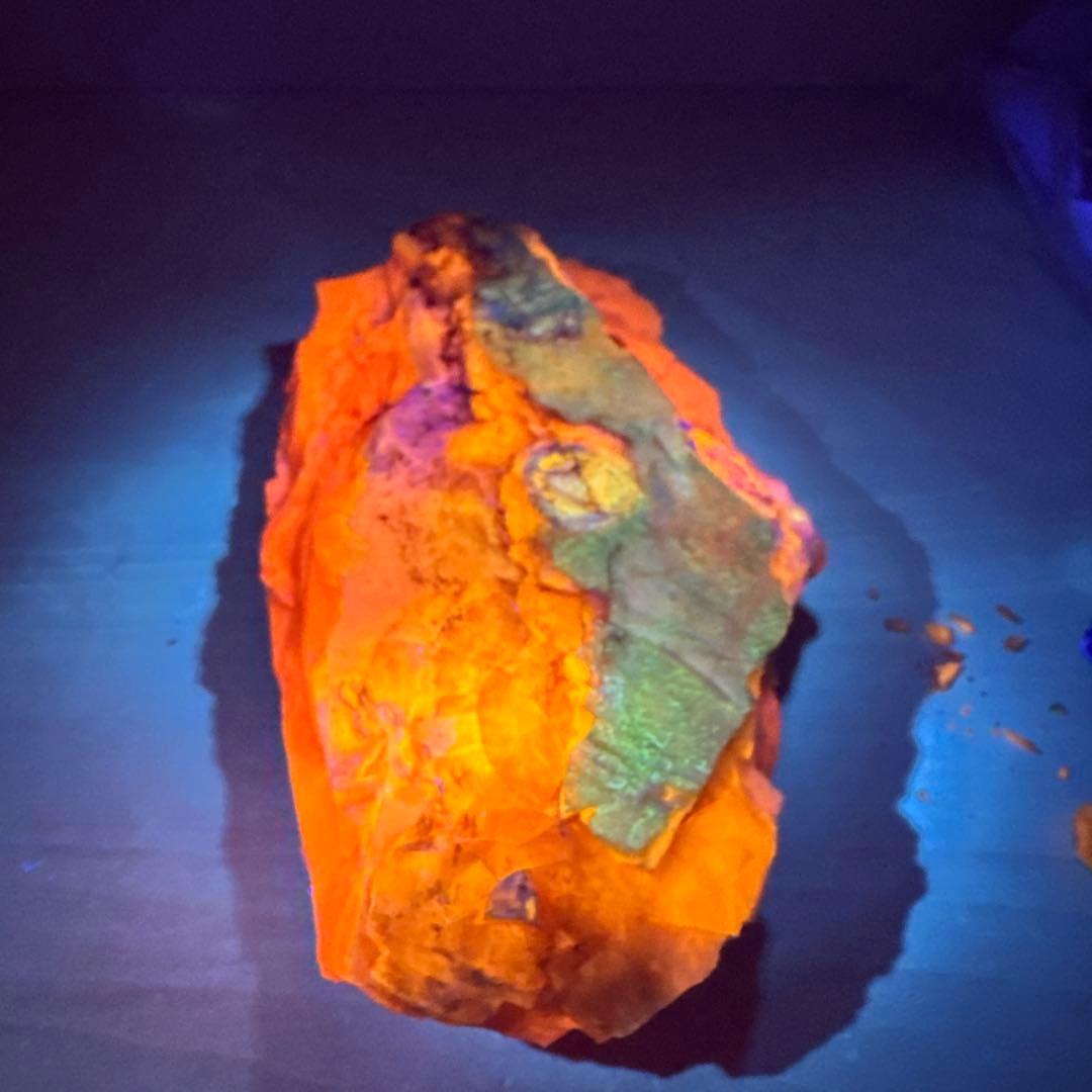 北海道石　然別オパール　蛍光オパール903ｇ