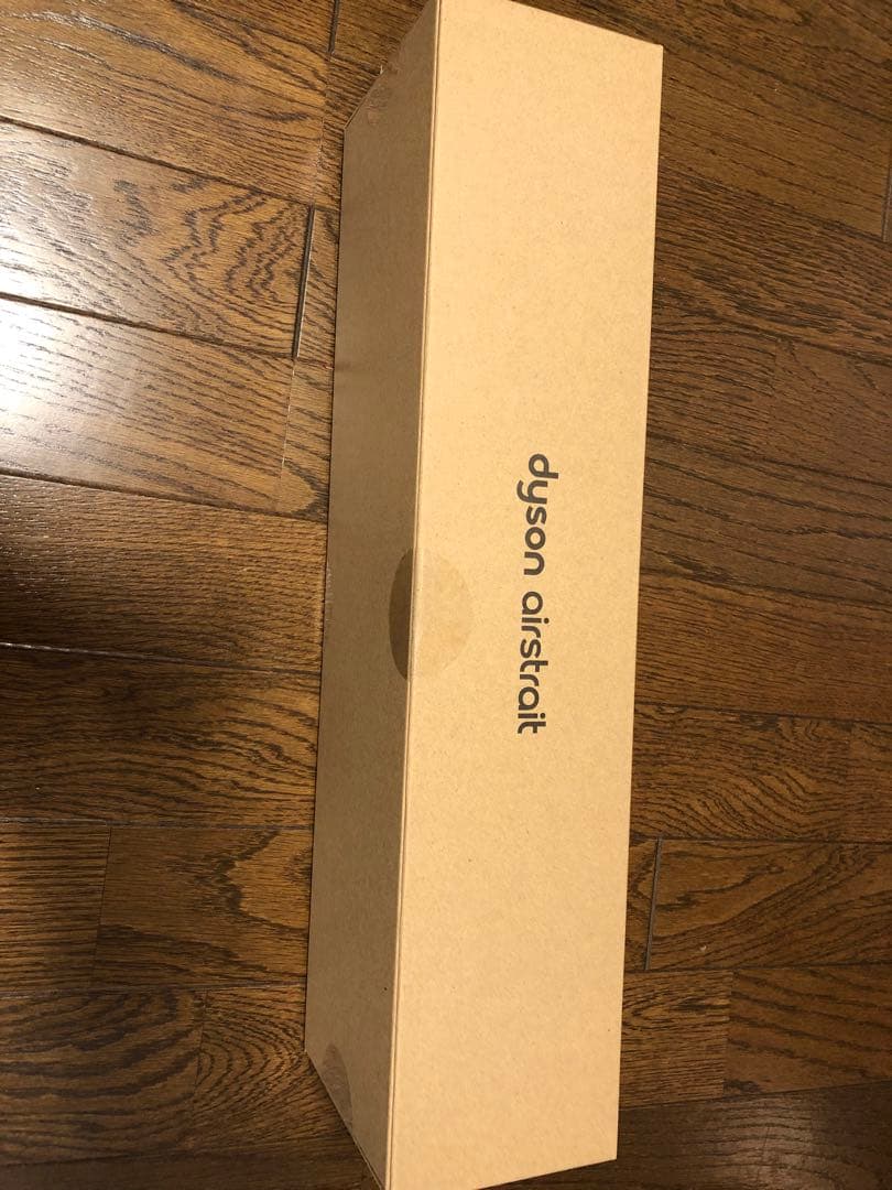 在庫限り　新品未使用　Dyson エアストレート　airstrait HT01