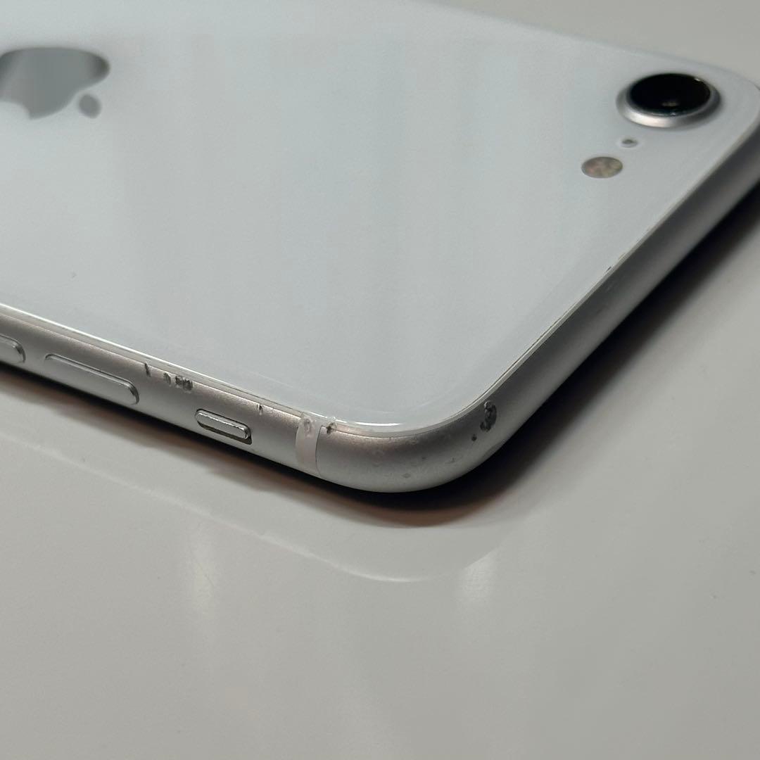 【樂】iPhoneSE2ホワイト SIMフリー iFaceカバー付