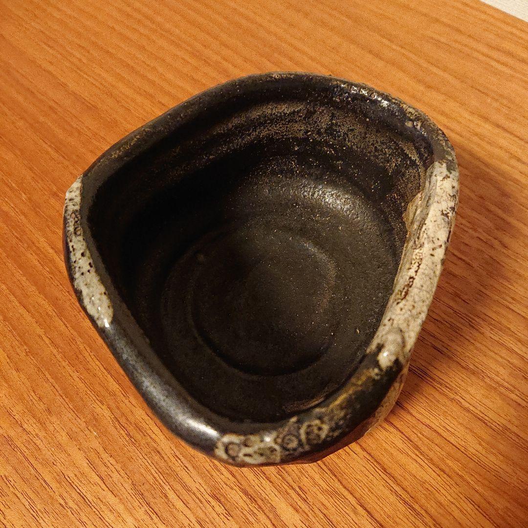 黒織部檜垣文茶碗　特別出品