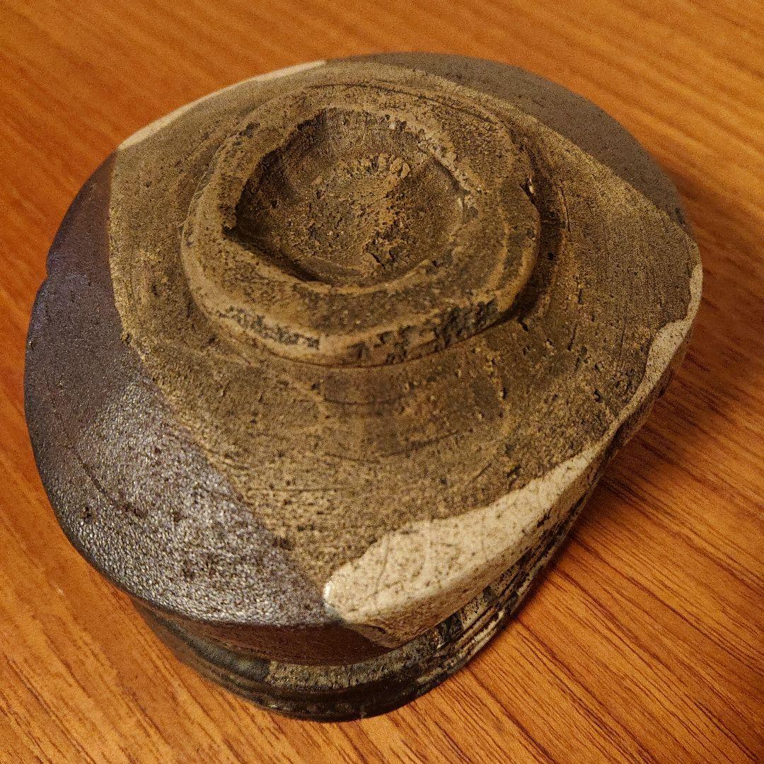 黒織部檜垣文茶碗　特別出品