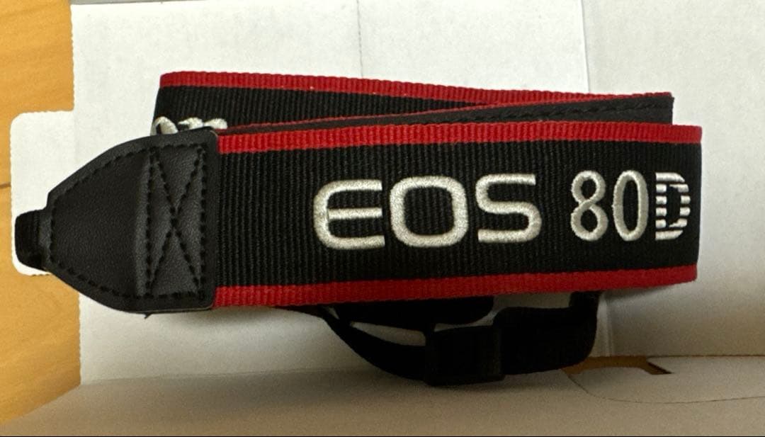 EOS80D ボディのみ　予備バッテリー1個&32GBのSDカード付き