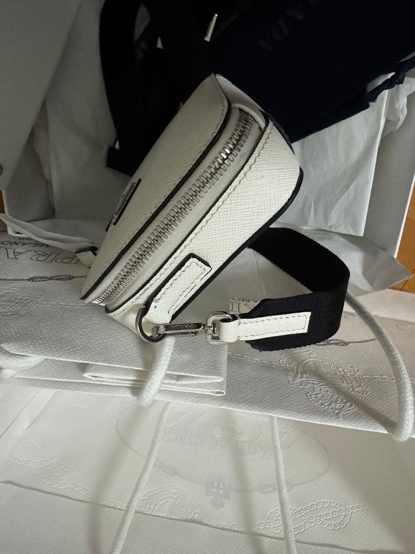 PRADA サフィアーノレザーショルダーバッグ　ホワイト