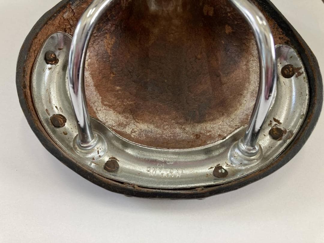 ブルックス　プロフェッショナル　サドル　黒（小鋲）ビンテージパーツ（貴重品）