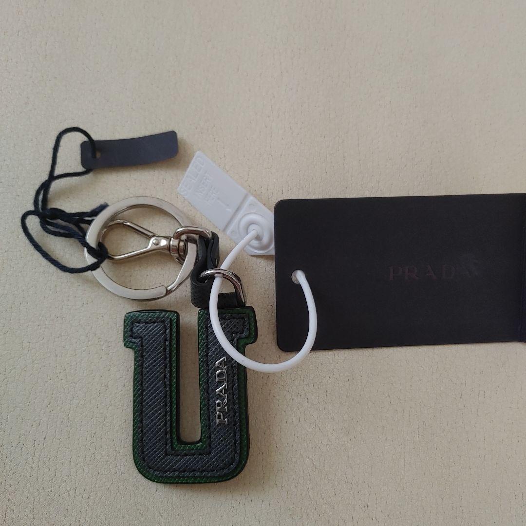 新品☆PRADA レザー キーホルダー 'U'最終お値下げ