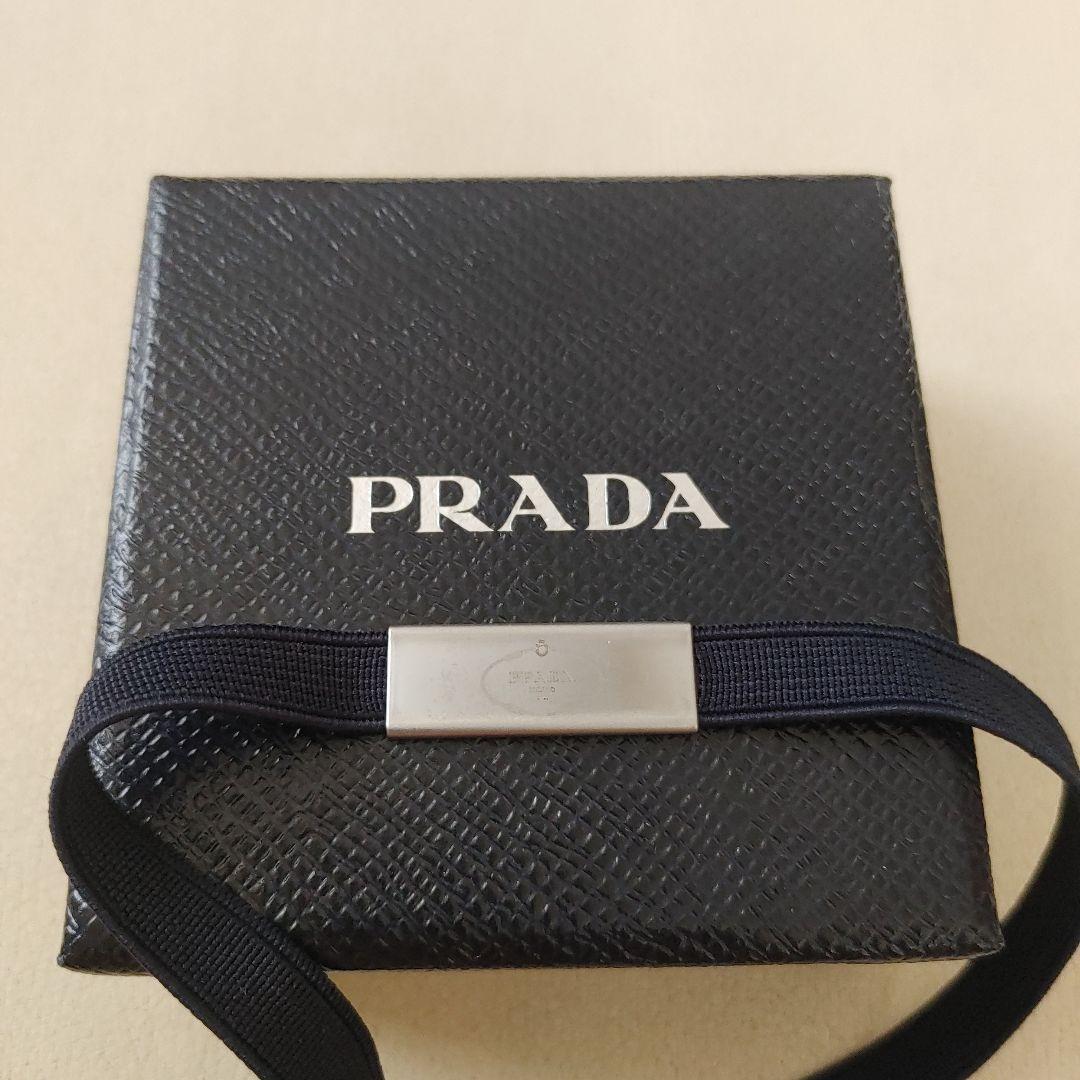 新品☆PRADA レザー キーホルダー 'U'最終お値下げ