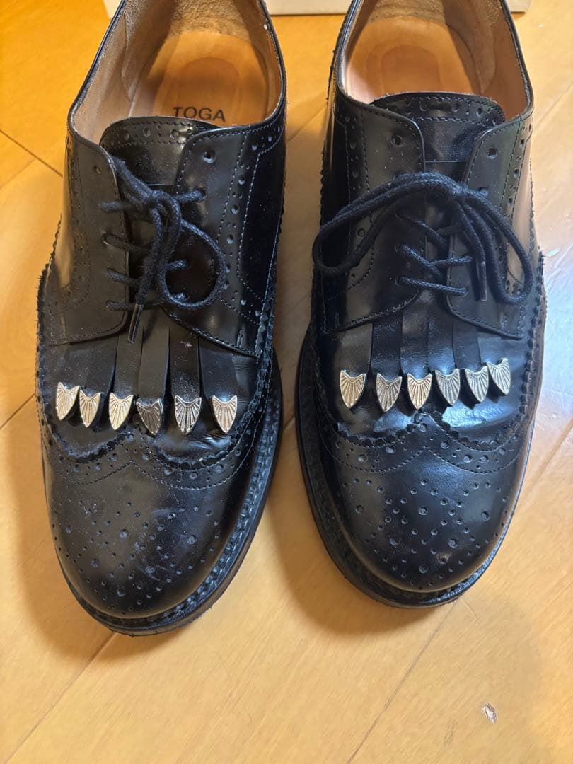 TOGA VIRILS ブラック ドレスシューズ