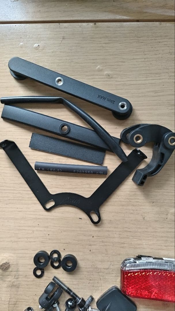 TREK　e-bike FX+2 キャリア、泥よけ、チェーンカバー前後ライト