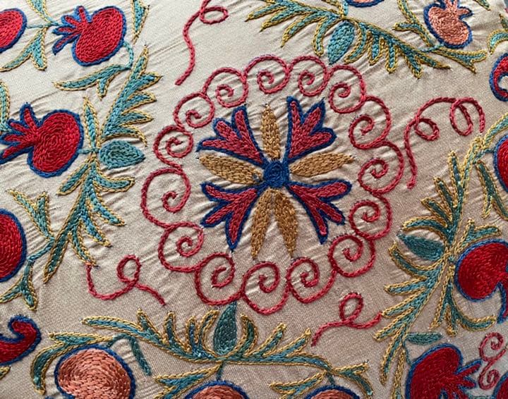 ウズベキスタン製 シルク スザニ刺繍 クッションカバー 51×49 SZN710