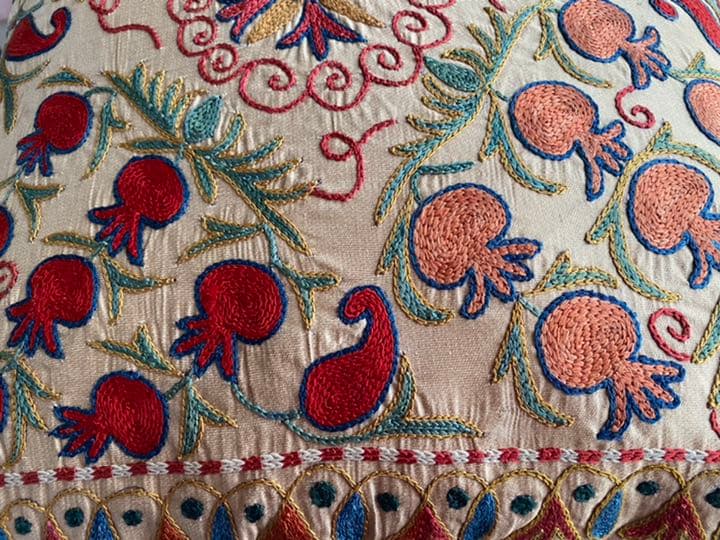 ウズベキスタン製 シルク スザニ刺繍 クッションカバー 51×49 SZN710